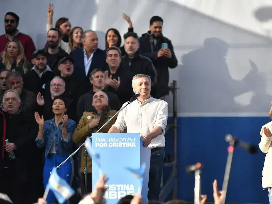 Máximo Kirchner encabezó el acto de La Cámpora en Parque Lezama y cuestionó a dirigentes del propio peronismo que, según afirmó, buscan "negar la figura de Cristina".