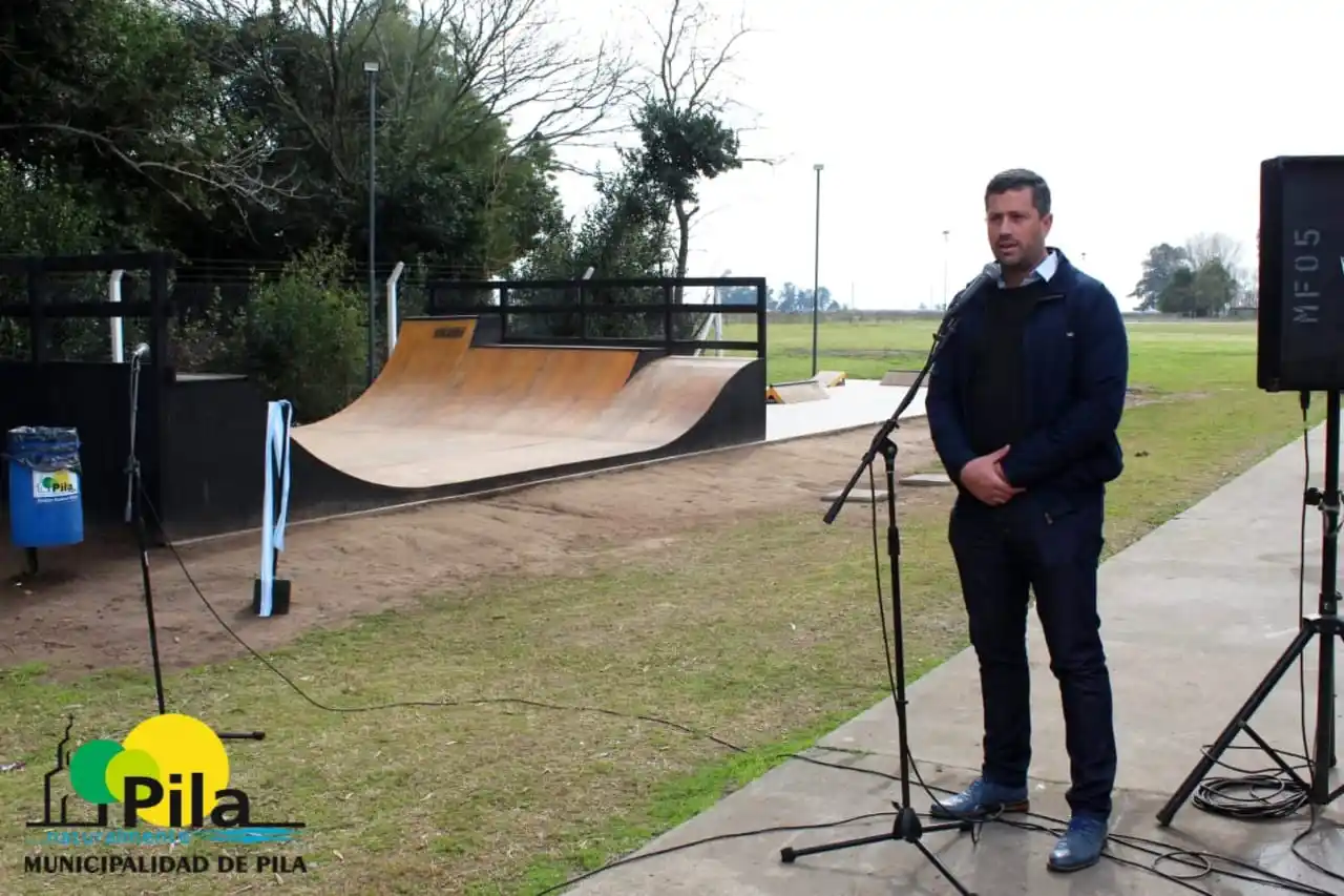 El intendente de la ciudad de Pila inauguró la pista de Skate