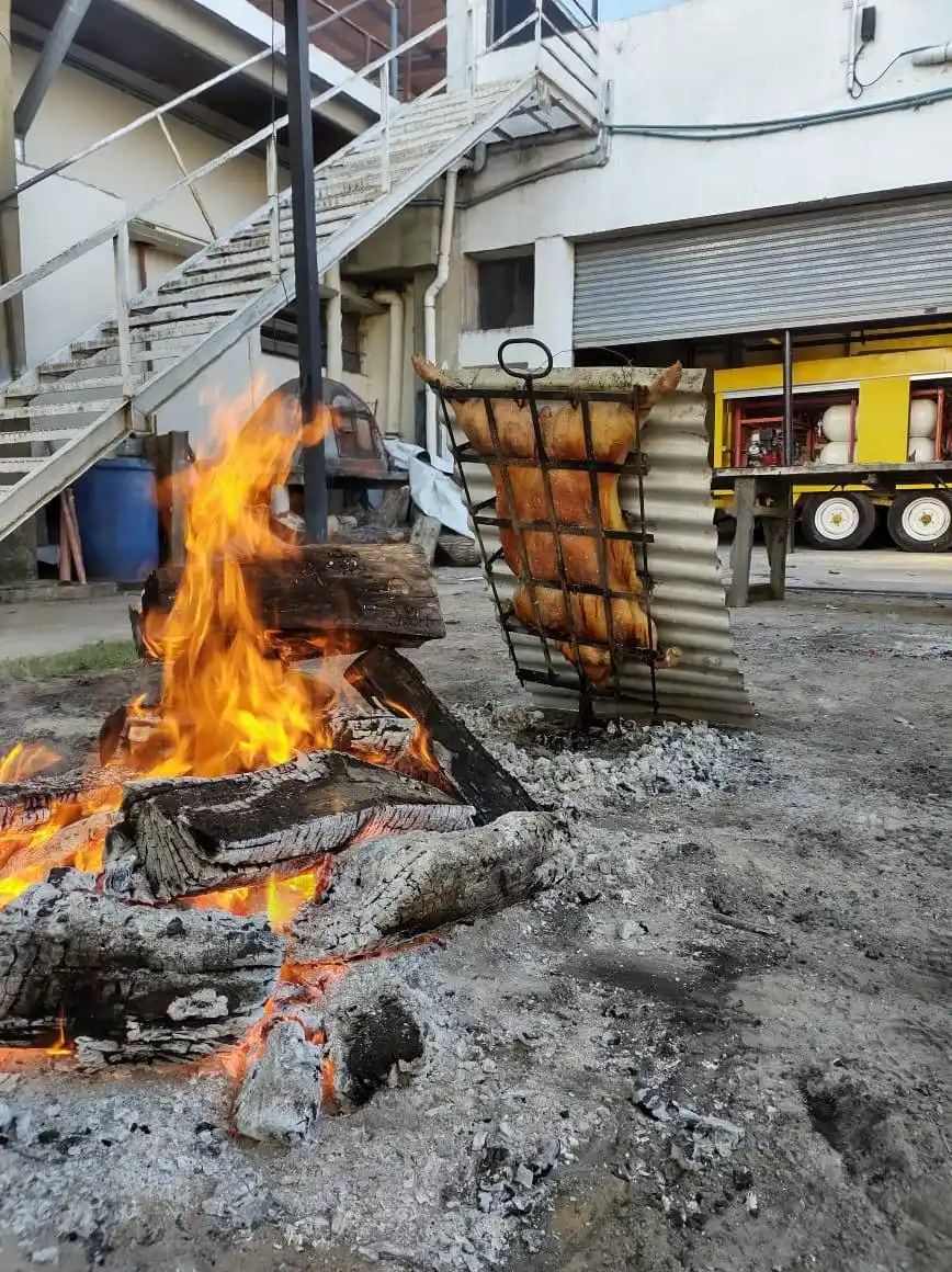 Se pueden adquirir cupones en el Cuartel: el próximo domingo será el sorteo del “Lechón Ambulante” de los Bomberos