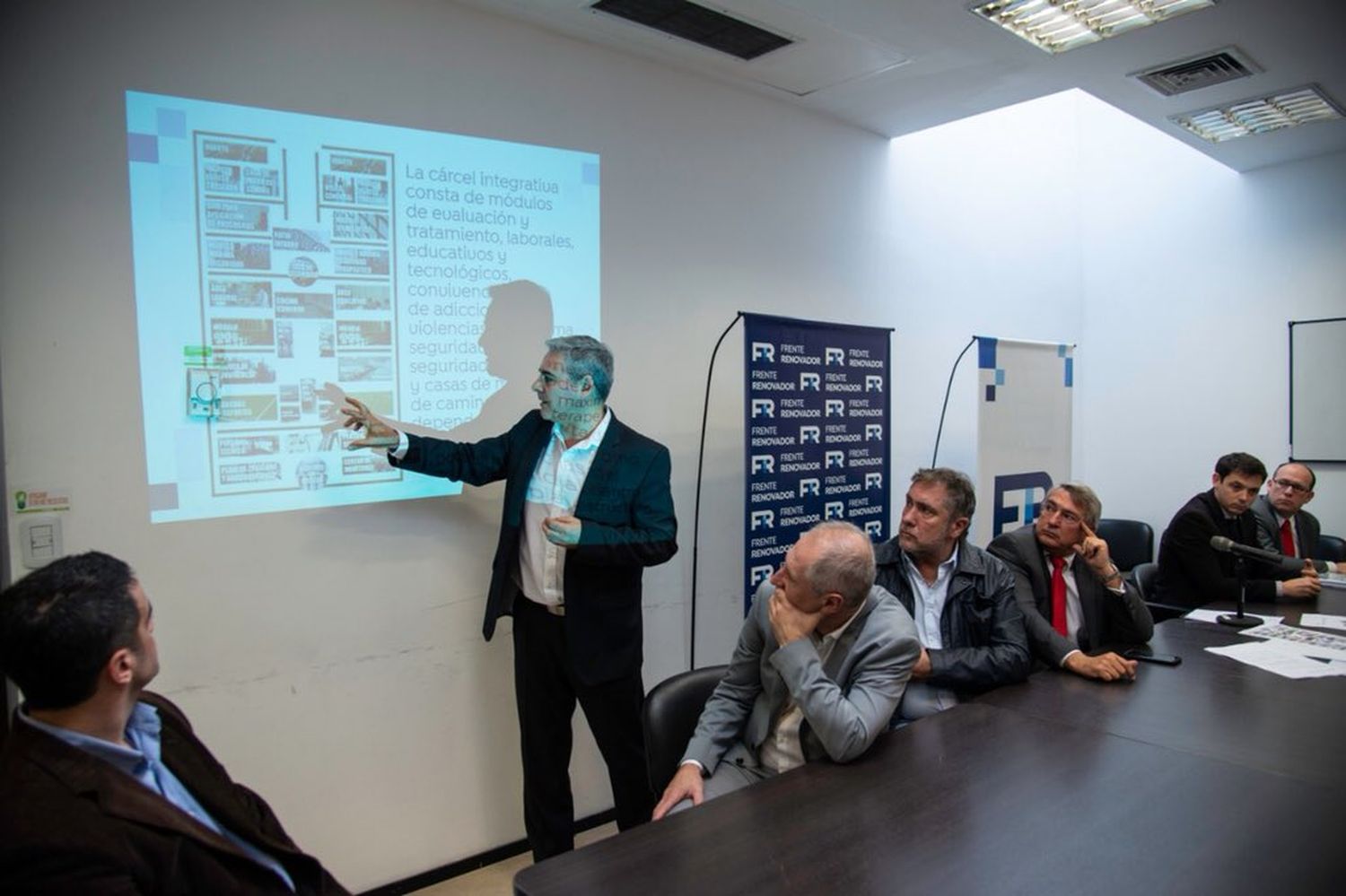 El massismo exige la construcción de cuatro cárceles integradoras en la Provincia
