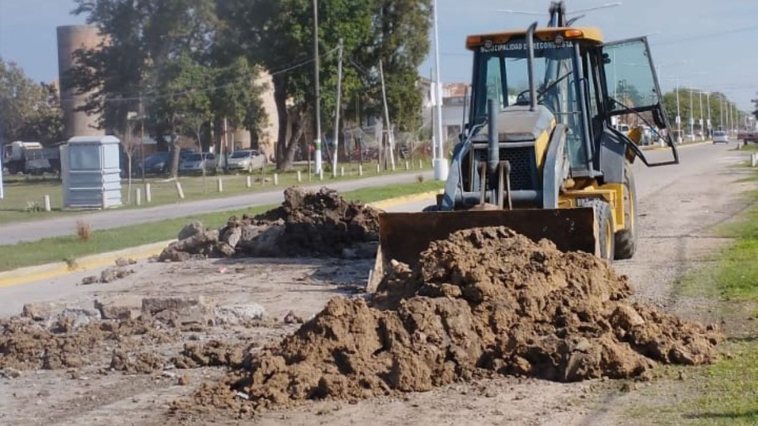 Clausuran calles de Reconquista por bacheo