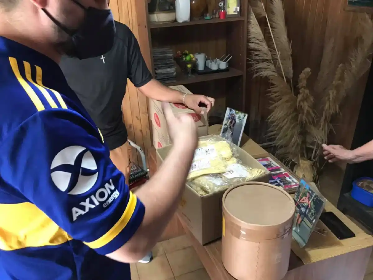 La Peña Boquense volvió a repartir alimentos
