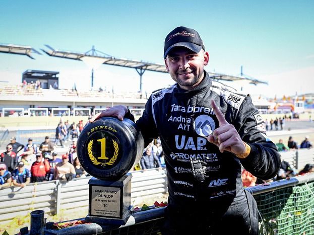 Martín Vázquez festeja el triunfo en el Villicun. Imagen: Prensa ACTC