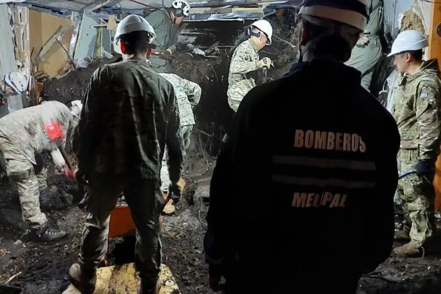 50 toneladas de barro fueron removidas tras el alud en Bariloche