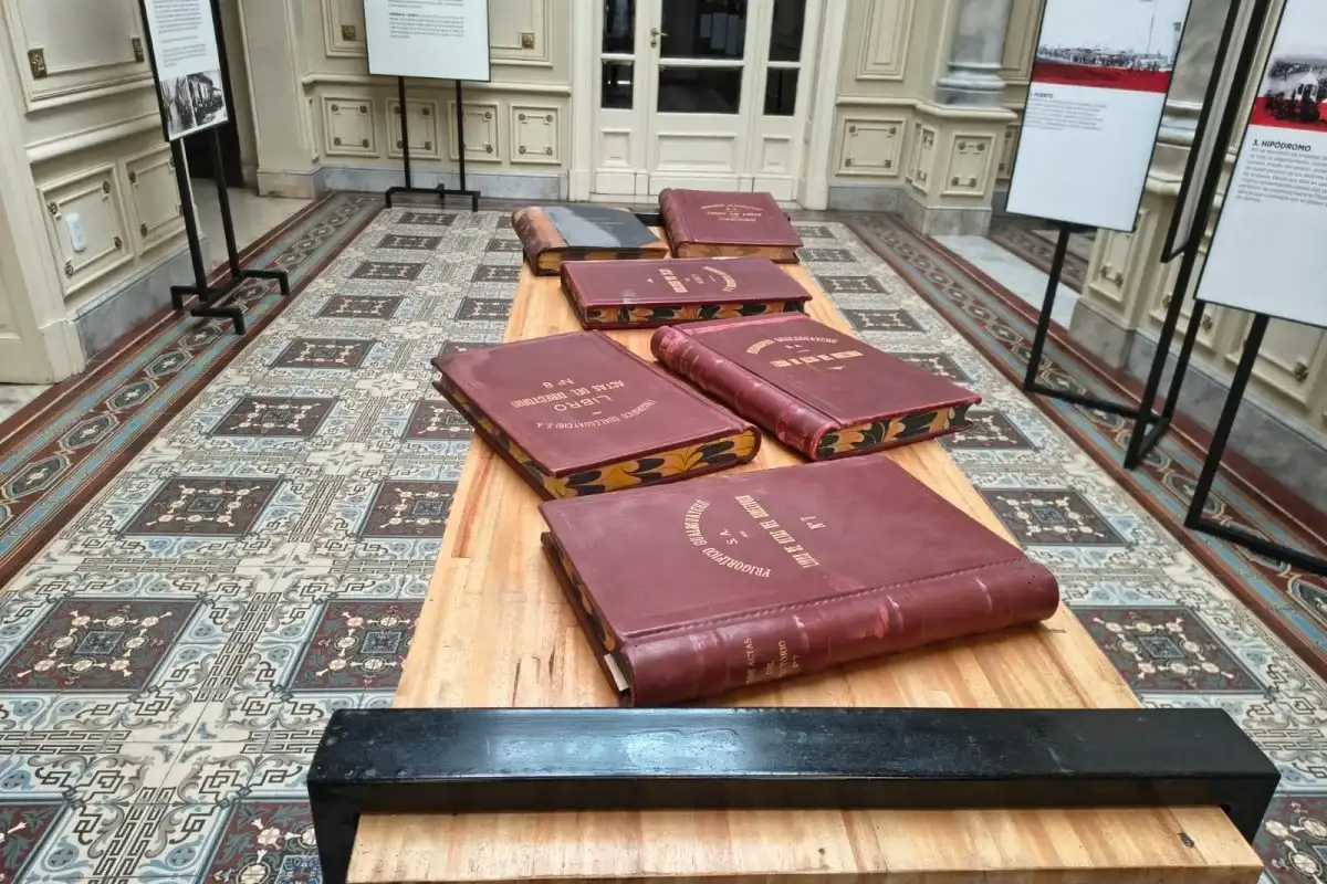 Incorporaron seis libros de actas del directorio del Frigorífico Gualeguaychú al Museo de la Memoria Popular