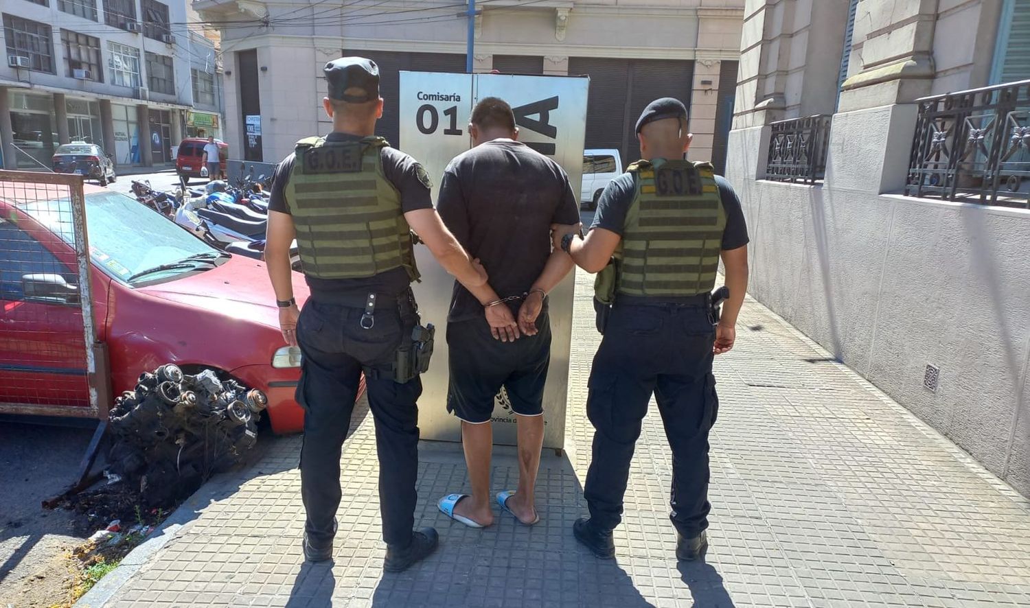 Detuvieron a un cuidacoches de la zona de la Terminal de Colectivos de Santa Fe por “lesiones dolosas”
