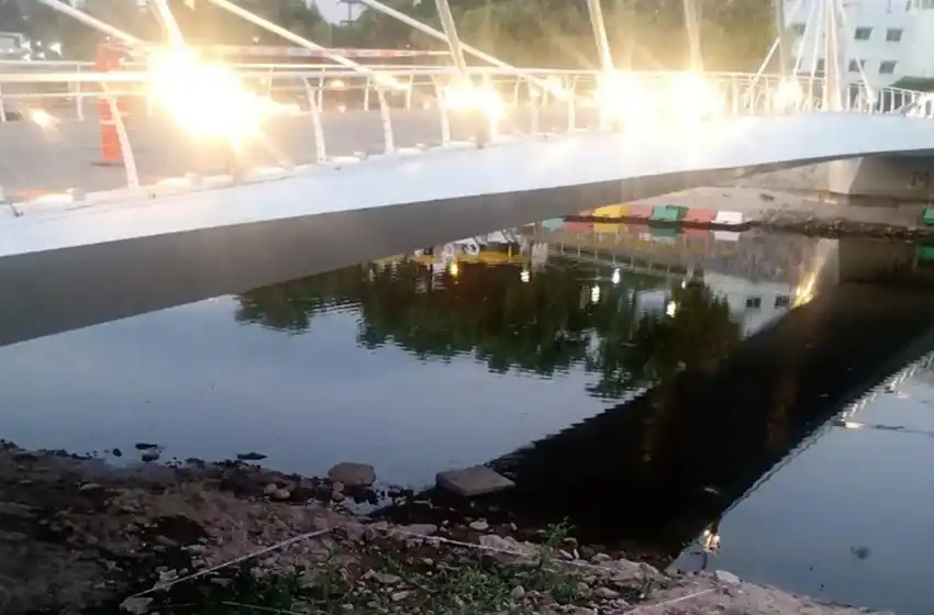 Villa Carlos Paz: un turista quiso sacarse una selfie y cayó al vacío desde un puente peatonal