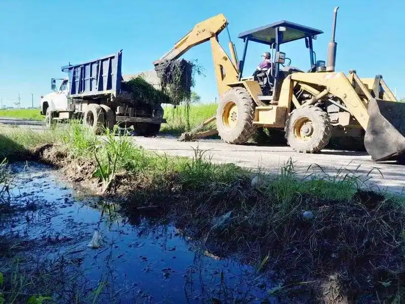 La comuna encara trabajos de limpieza
de los canales principales en la ciudad