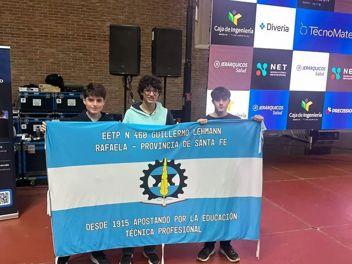 Mauricio Rogiani - profesor / Maximiliano Maese, Genaro Trucone y Alexis David Imoberdorf  - estudiantes