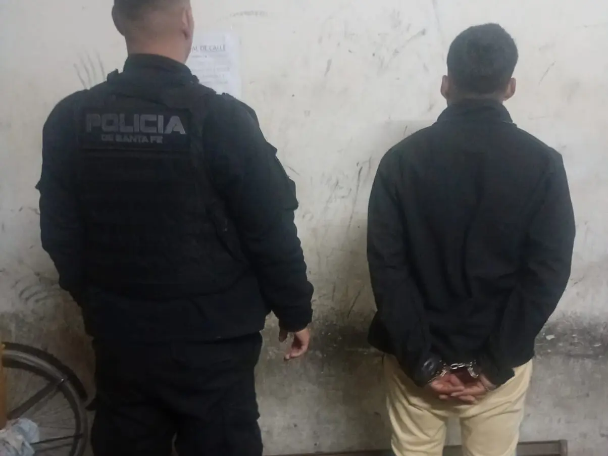 Un delincuente se hizo pasar por pasajero de una app de transporte y le robó al chofer a punta de pistola.