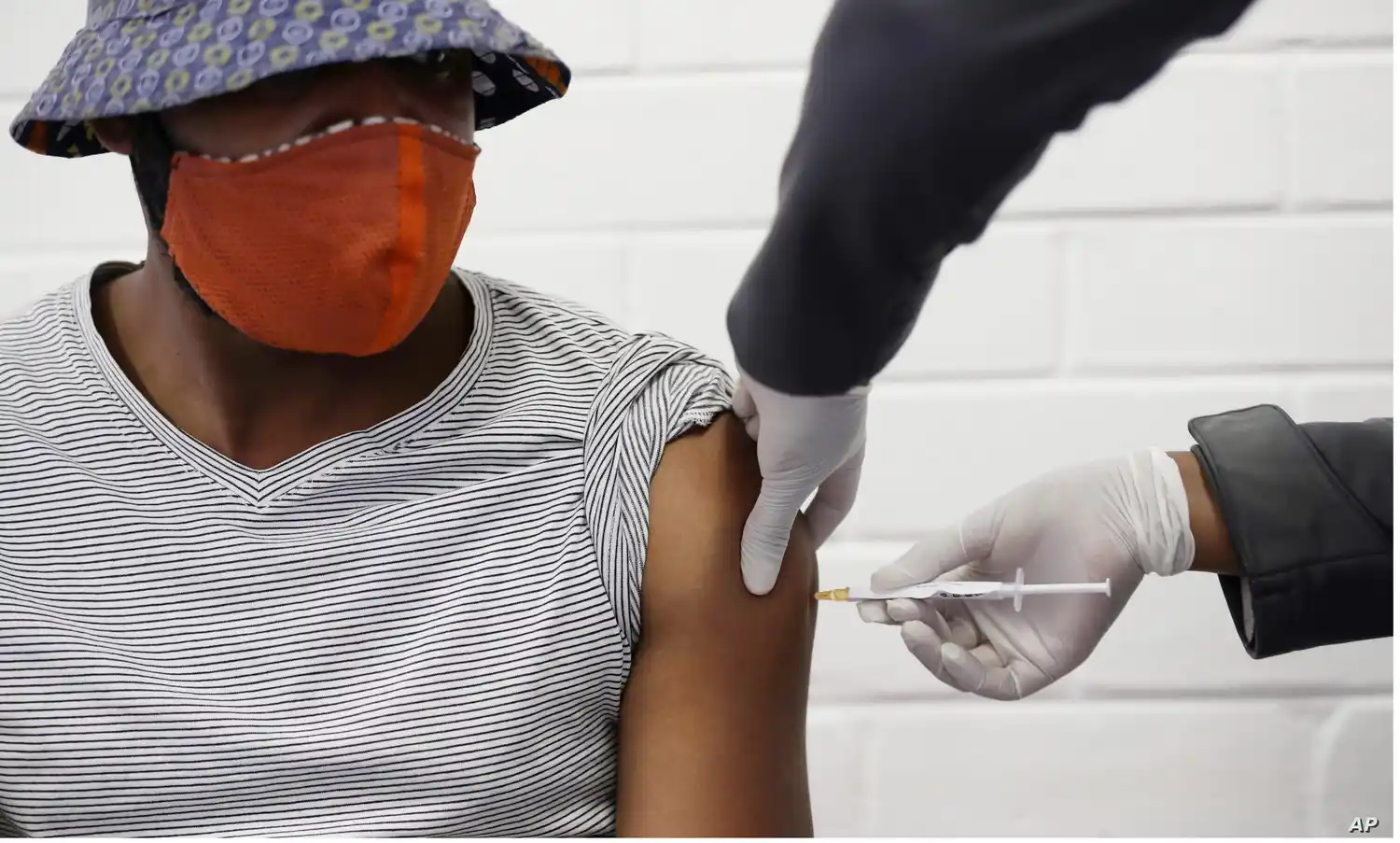 Autoridades de salud buscan alternativa al nacionalismo generado por la COVID-19