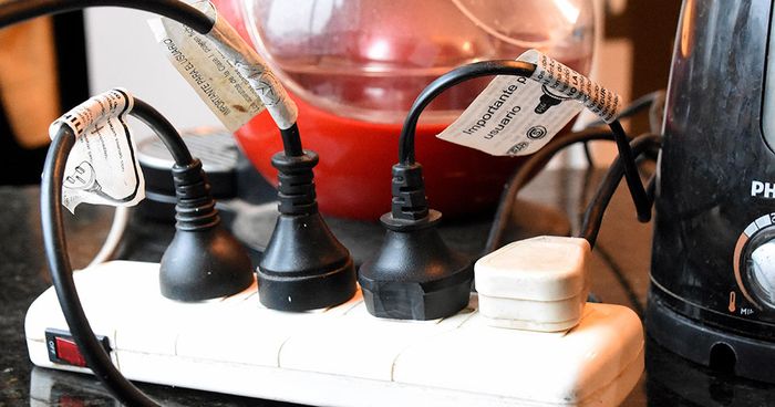 enchufe en zapatilla