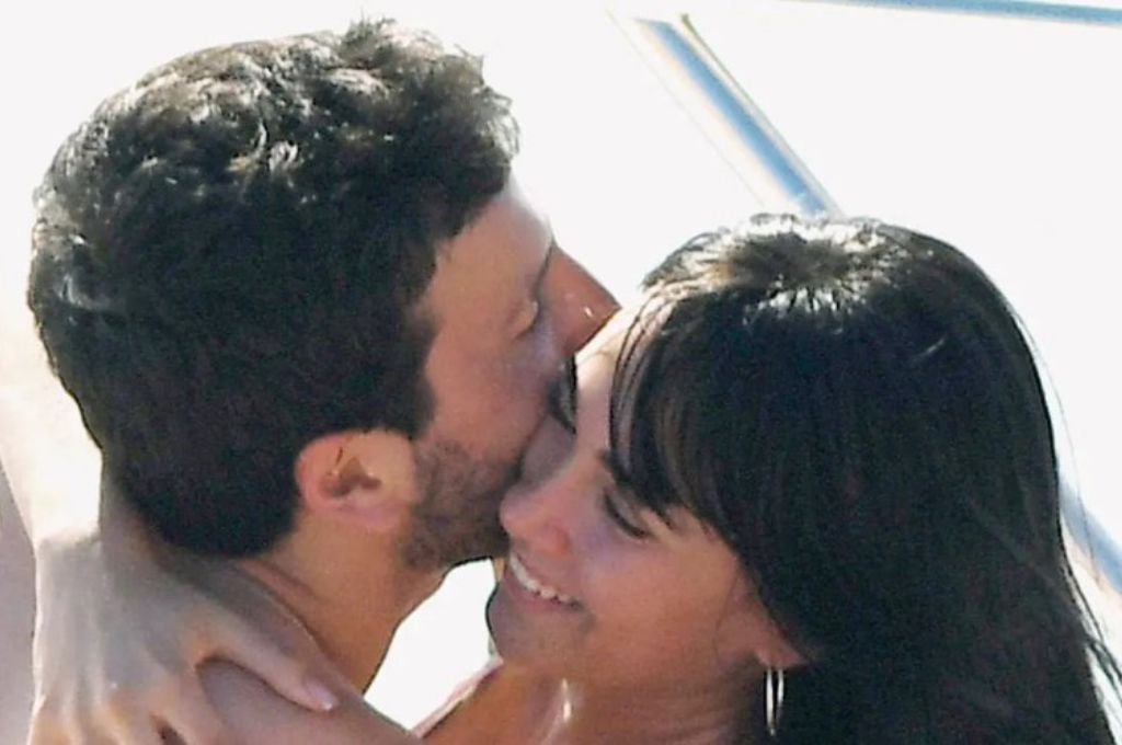 Día en barco, a los besos y muy cariñosos: la complicidad de Aitana y Sebastián Yatra en Miami