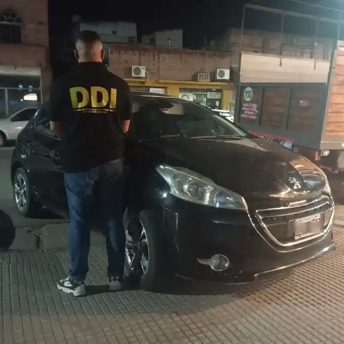 En los operativos se secuestró un auto que utilizaban los delincuentes.