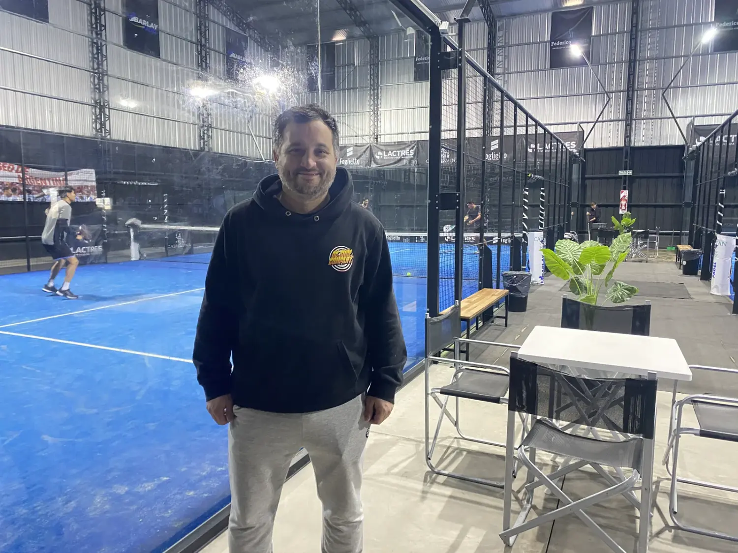 Juan Cruz López de Ipiña en el complejo La Bandeja que desde este viernes recibirá un pádel de primer nivel