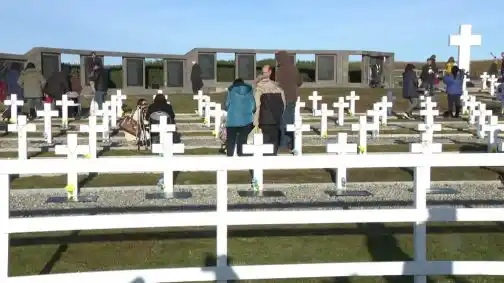 Por primera vez, trasladan desde Malvinas los restos de un soldado