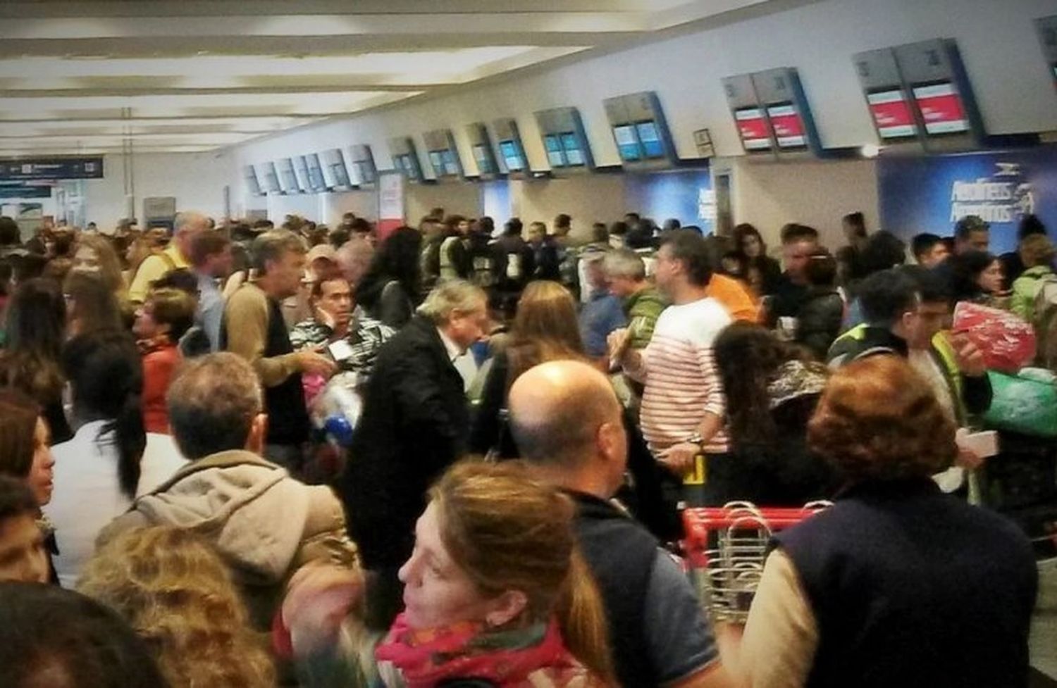Unos 20 vuelos demorados y 3.000 pasajeros afectados por un conflicto gremial en Aeroparque