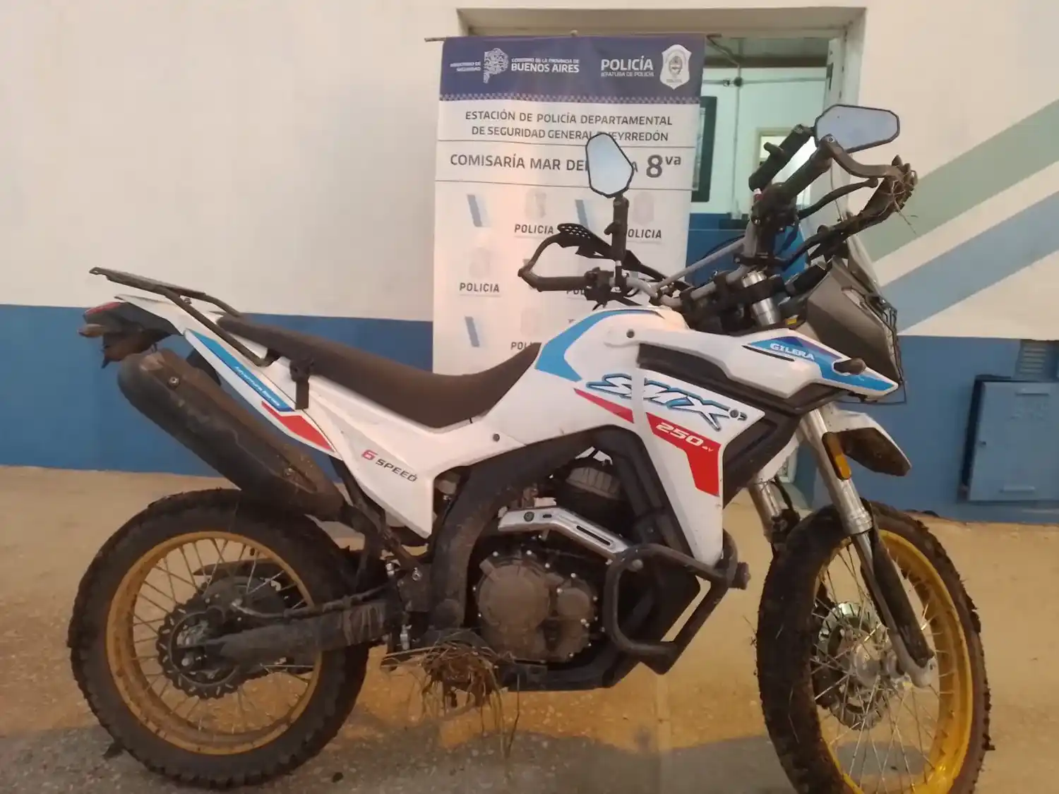 Dos menores fueron detenidos tras un robo armado de motos en El Boquerón