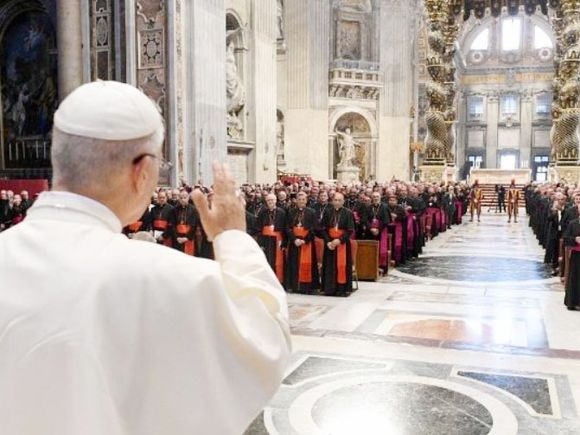 El Papa invitó a los obispos a renovar la esperanza y el servicio pastoral