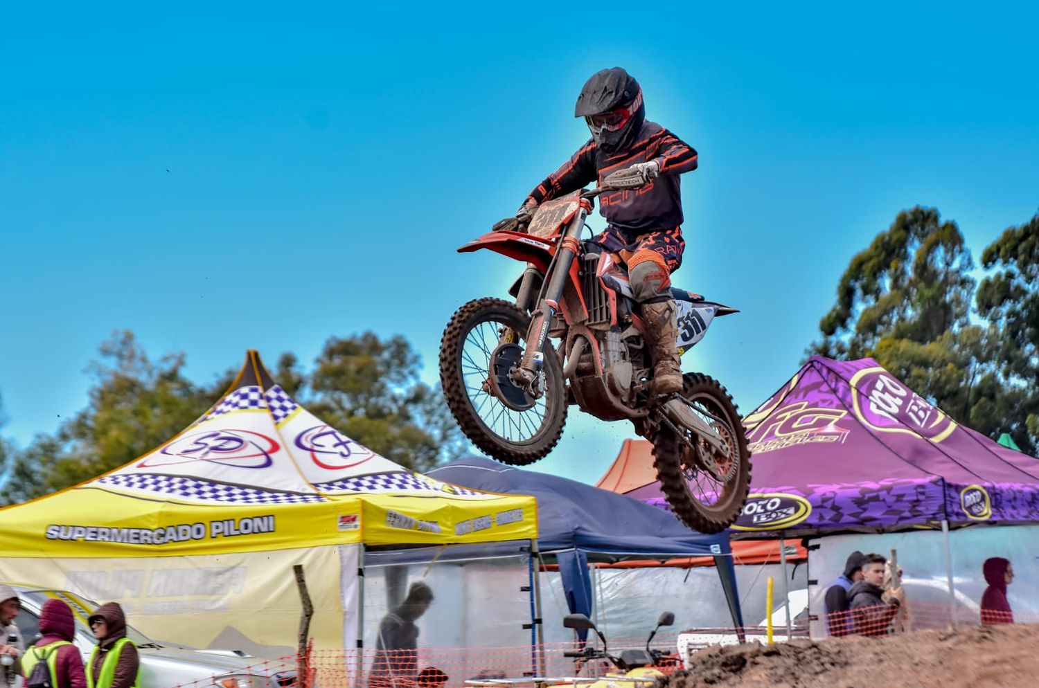 Esteban Adriel ganó en Colón y acaricia el Campeonato