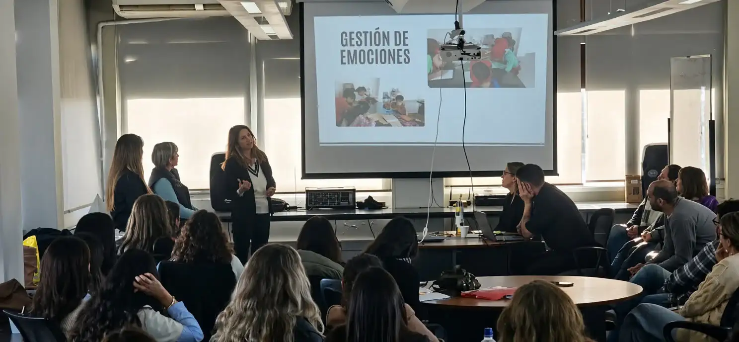 El Municipio fortalece la capacitación de sus equipos para el abordaje de situaciones de consumo.