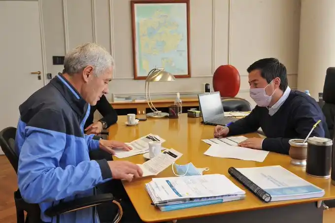 Nardini recibió a dos intendentes peronistas y celebró "el trabajo conjunto para el bienestar de los vecinos" 