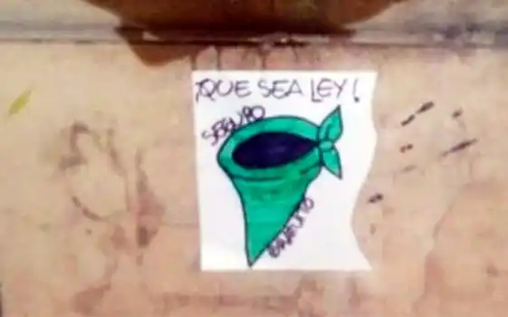 La Policía entrerriana detuvo a 11 mujeres que realizaban pintadas por el aborto