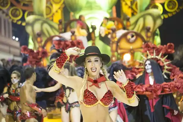 Analizan la posibilidad de que vuelvan a desfilar juntas las cinco comparsas 