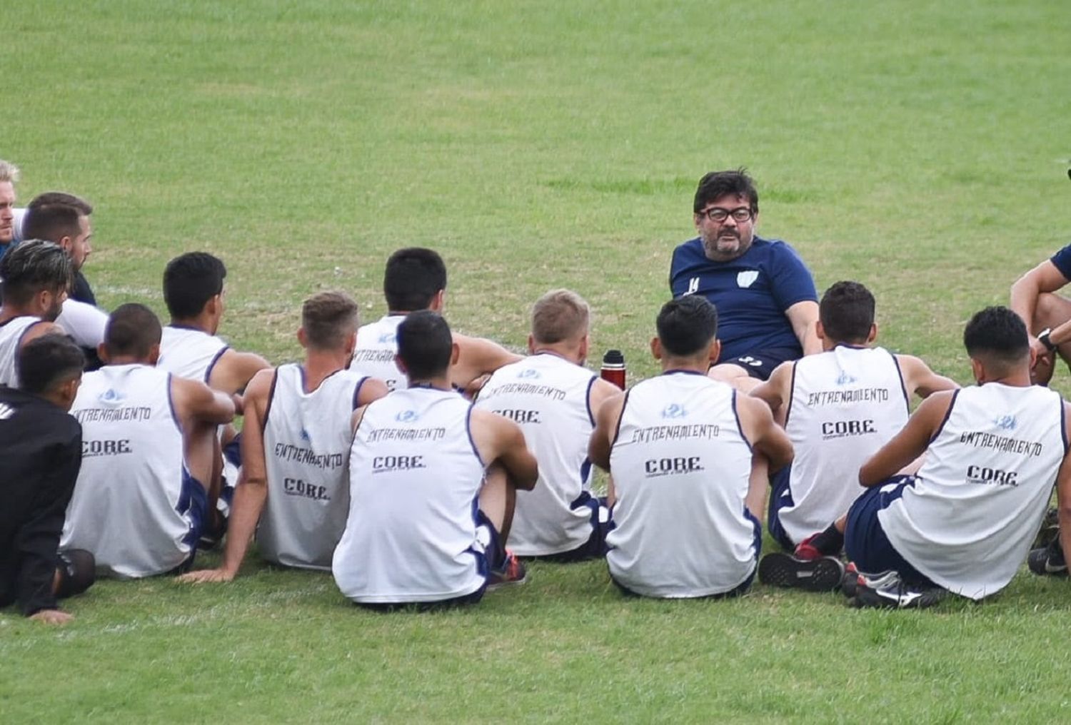 Juventud Unida puso primera en doble turno y con caras conocidas
