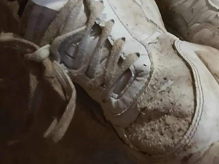 Piden donaciones de zapatillas y ropa para niña
