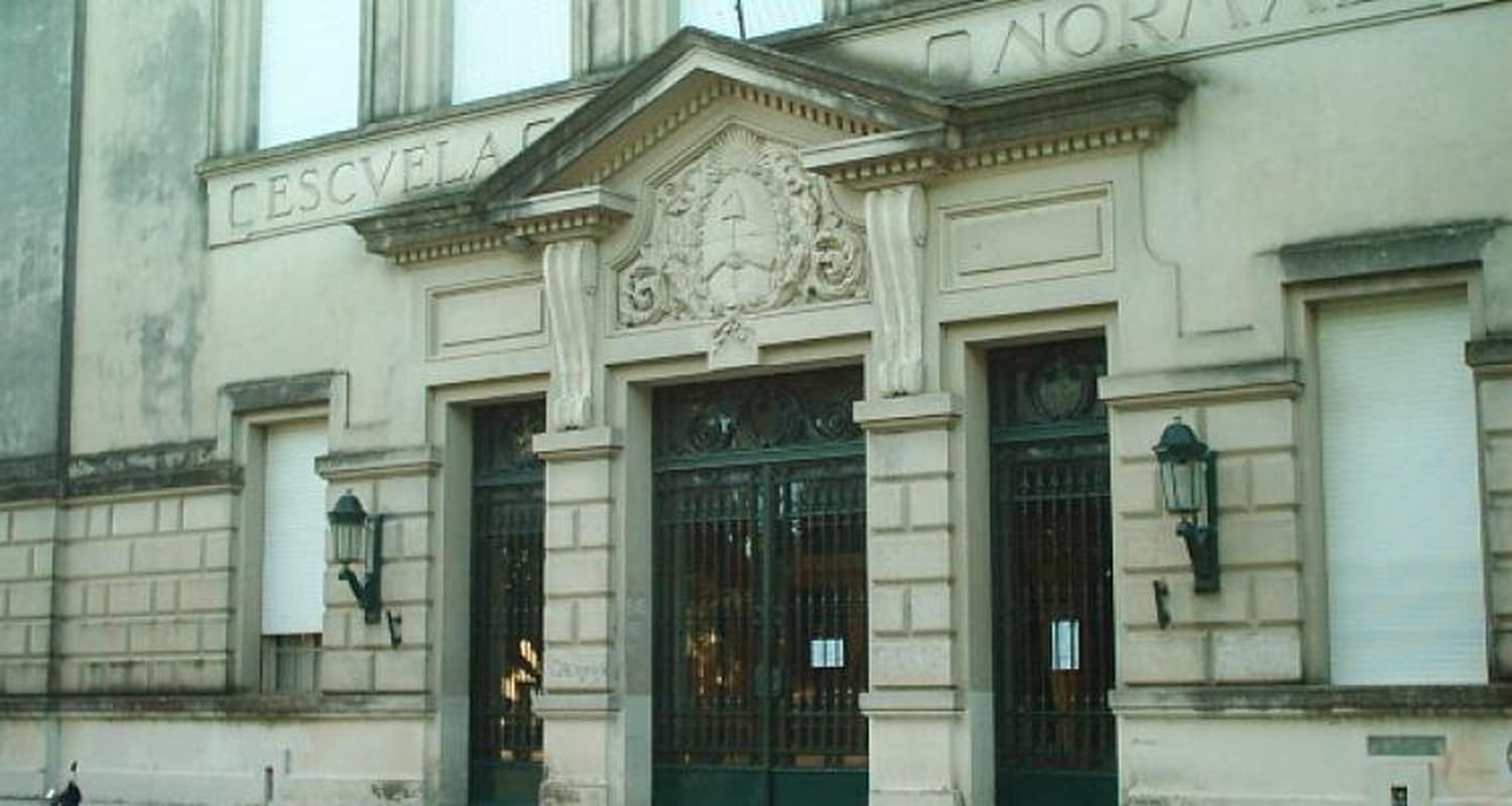 Arrojaron gas pimienta en un aula de la Escuela Normal