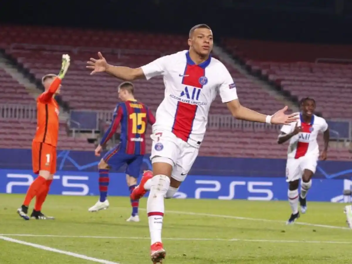 El PSG goleó a Barcelona  con un Mbappé intratable