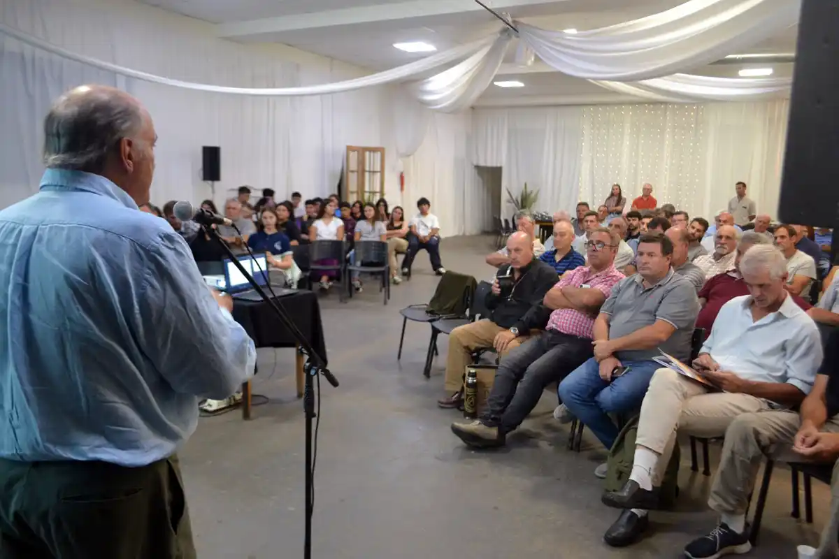 Interés. De productores en la jornada realizada en Lobería