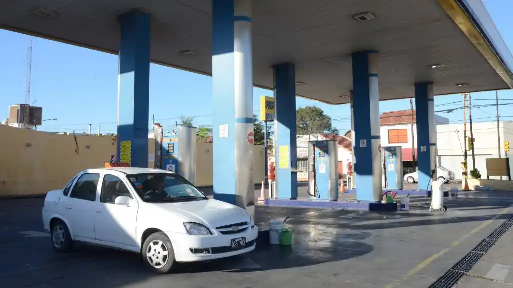 Desde Bahía Blanca denuncian contrabando y venta ilegal de naftas en la Provincia