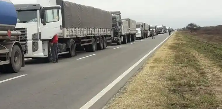 Camioneros realiza un corte total en el norte del país
