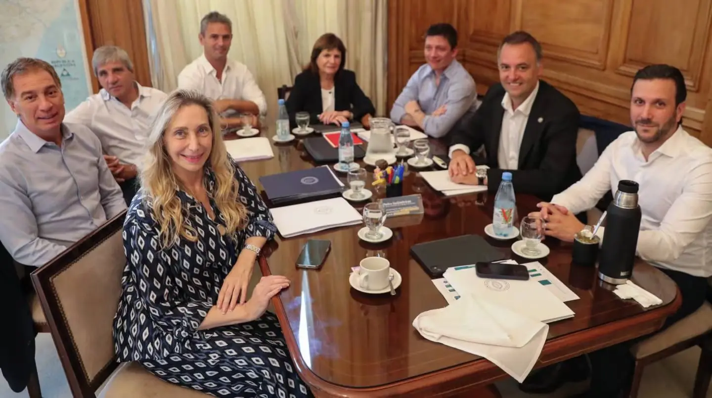 El Gobierno vuelve a reunir a la mesa política de LLA en la previa al debate de la reforma laboral en el Senado. (Foto: X @madorni).