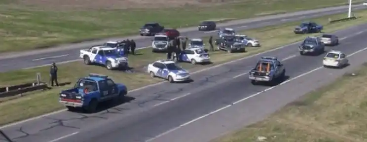 Hallan un cadáver en la autopista  Rosario-Buenos Aires