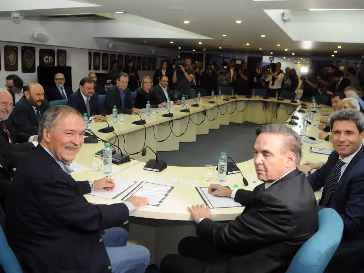 Schiaretti, al finalizar la reunión de gobernadores en el CFI: "La voluntad es participar en esta nueva etapa que se abre en el país"
