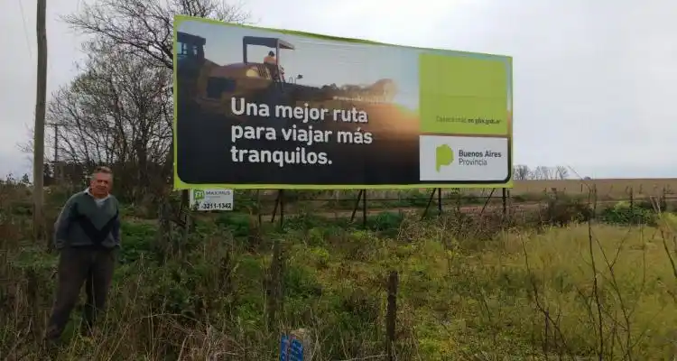 En la 191, cartel que publicita “mejor ruta para viajar más tranquilo” despertó quejas de los vecinos