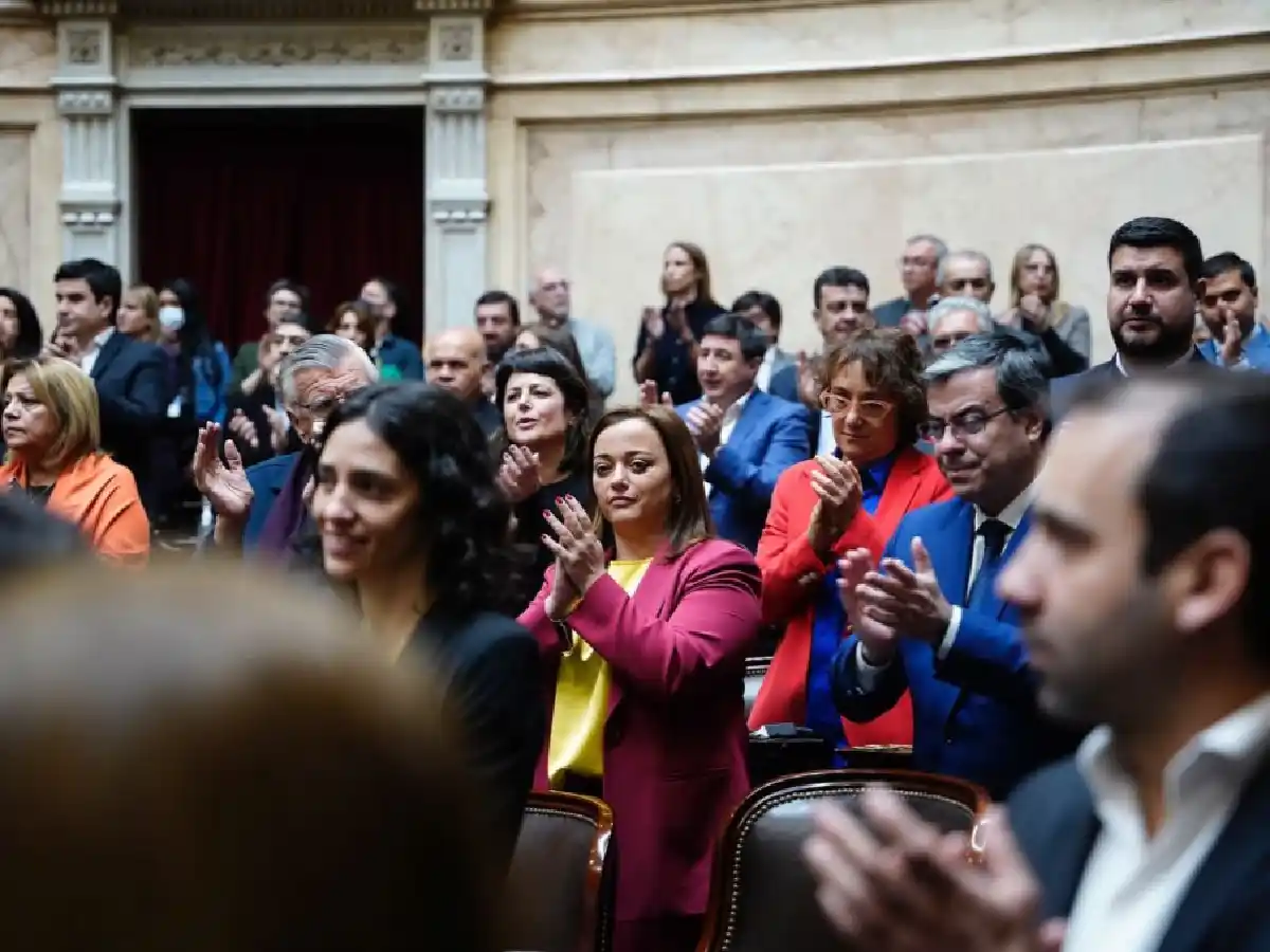 Sin respaldo de Juntos por el Cambio, Moreau asumió como la primera mujer presidenta de Diputados