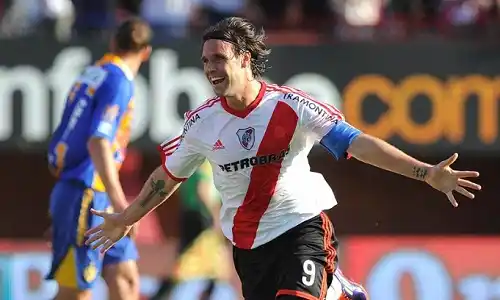 ¿Cavenaghi vuelve a Nuñez?