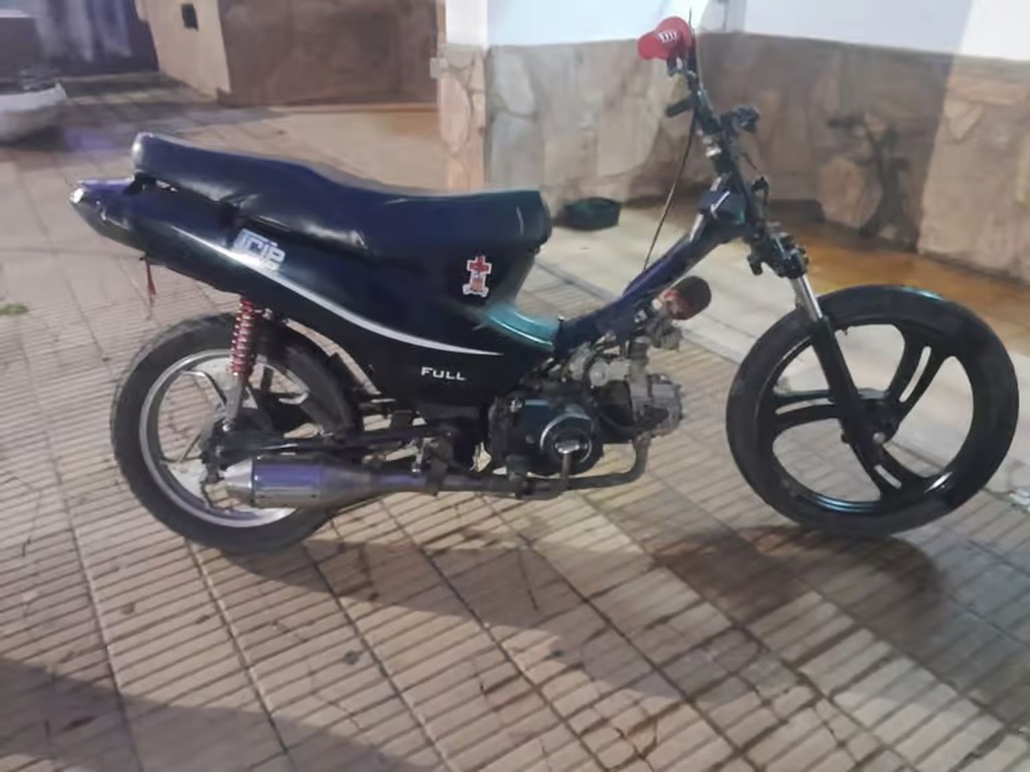 Moto secuestrada en el operativo.