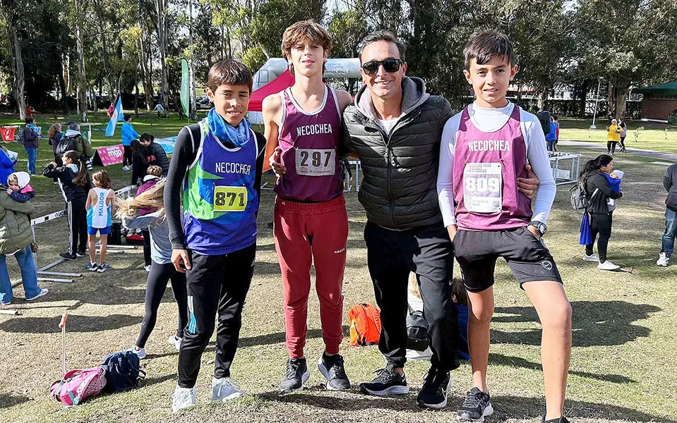 Tres jóvenes atletas comenzaron la temporada de cross country