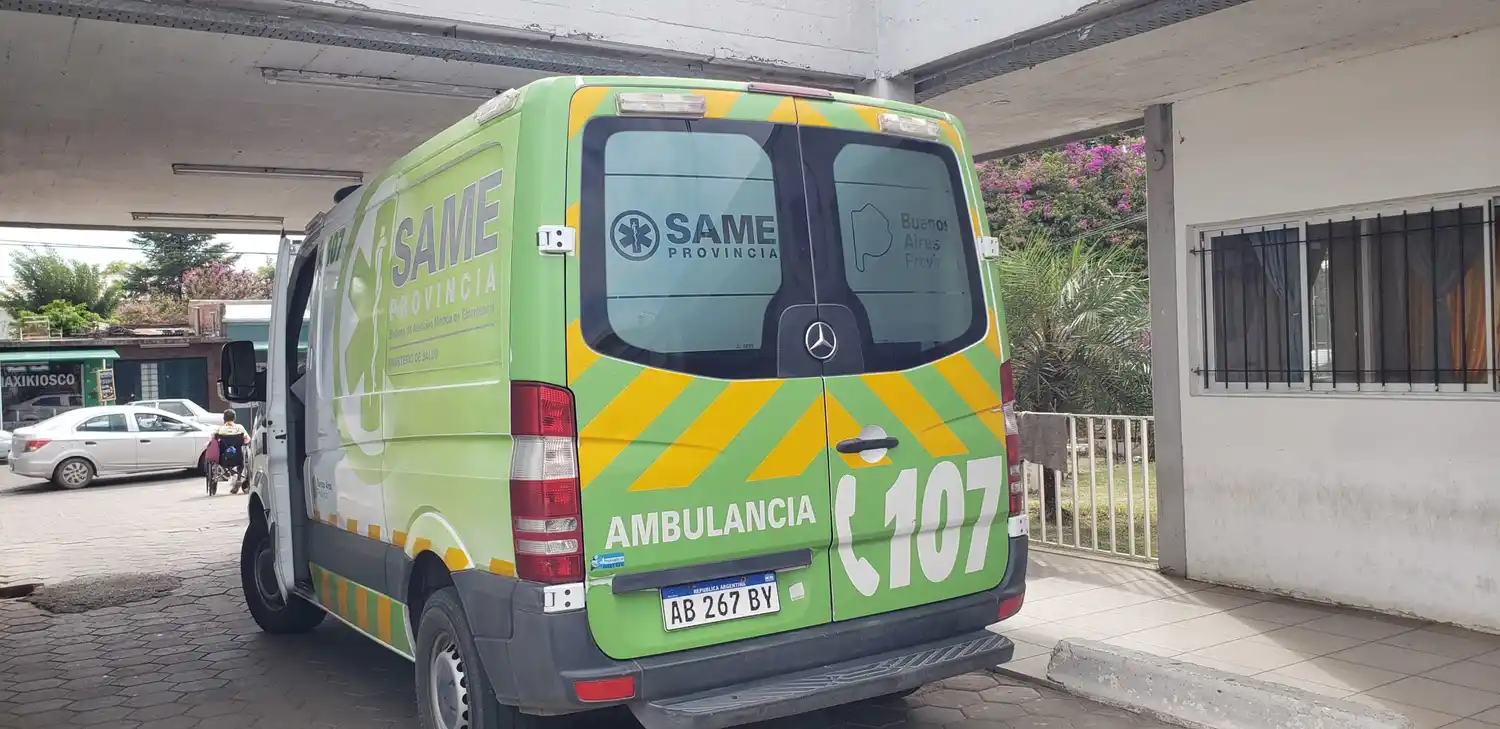 Una ambulancia del servicio 107 trasladó al joven hasta la Guardia del Hospital.