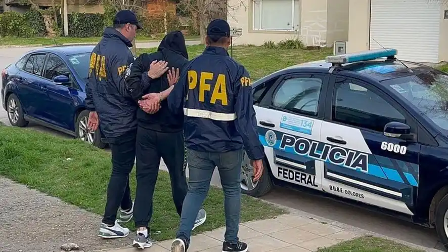 La Policía Federal Argentina realizó un allanamiento y detuvo a un hombre por infracción a la ley de drogas