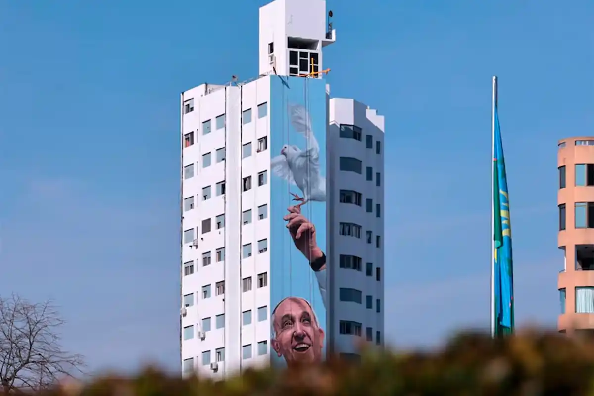 Martín Ron inmortaliza al papa Francisco con el mural más grande del mundo