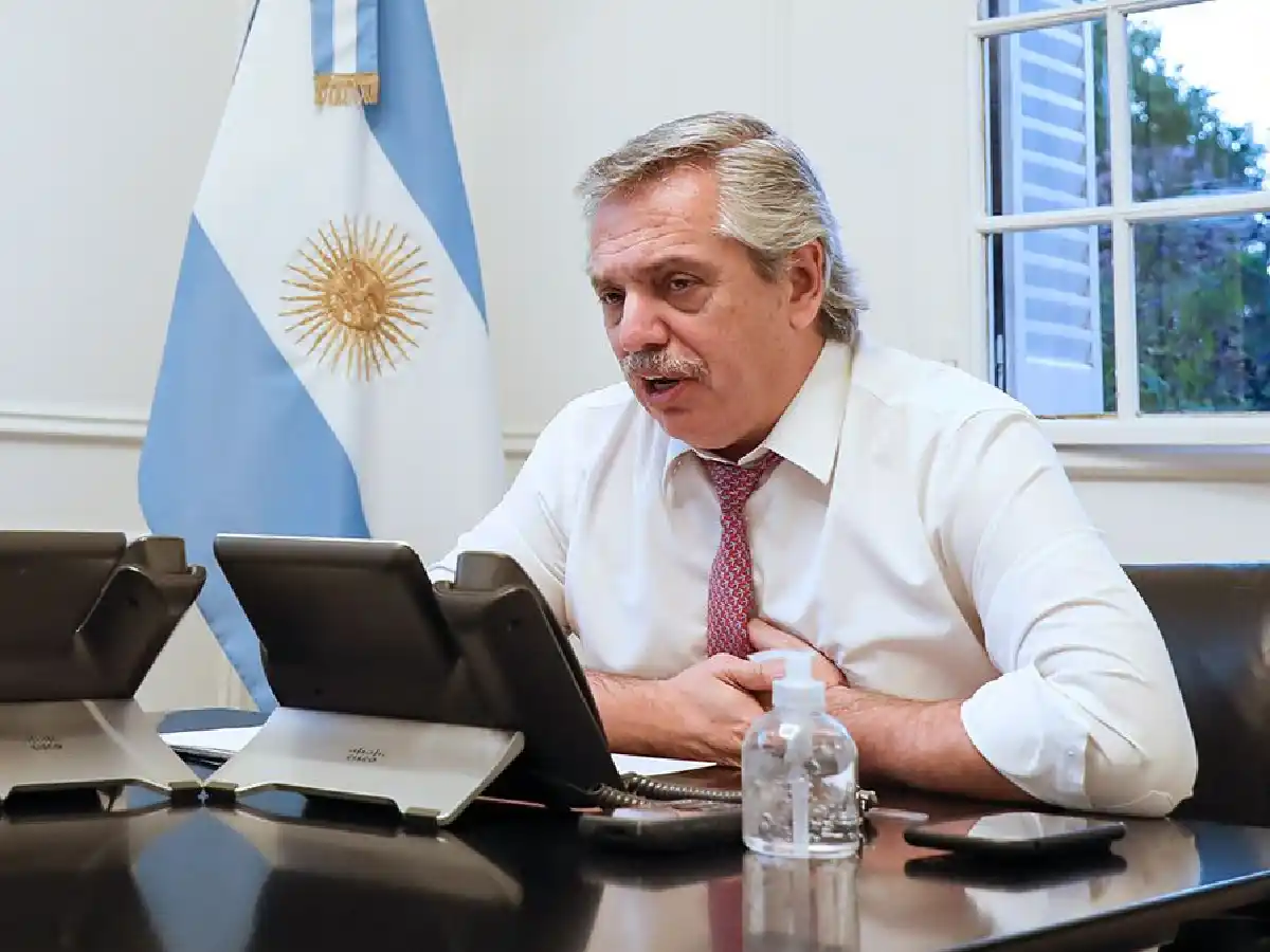 Fernández analiza junto a funcionarios y experto la extensión de la cuarentena