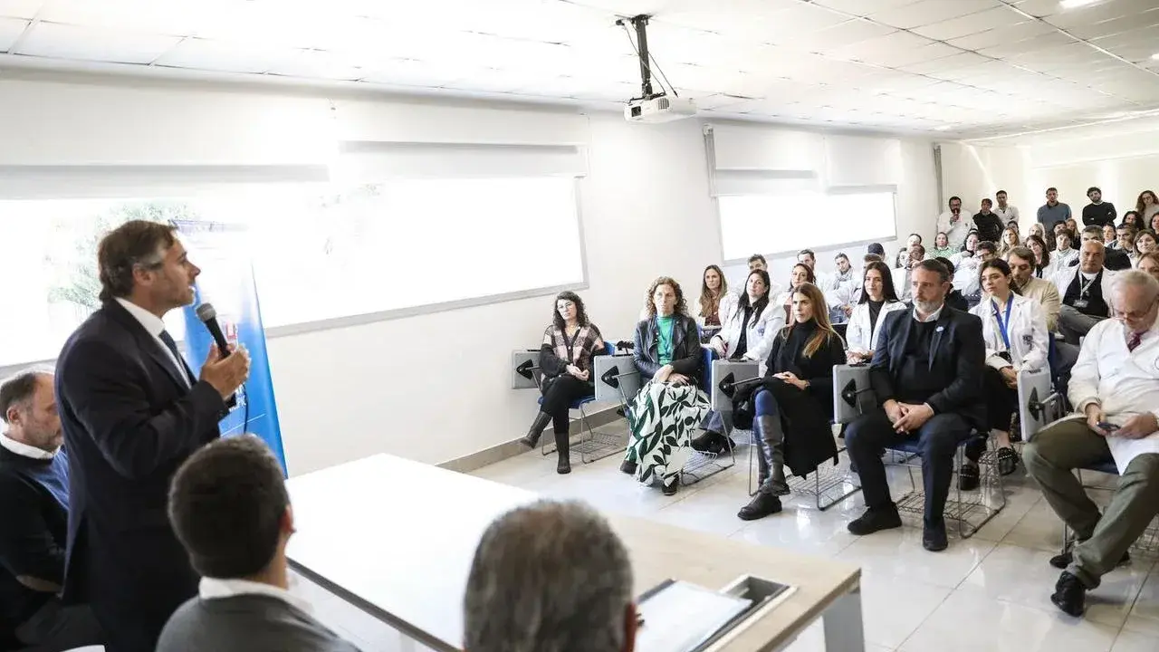 El intendente anunció el acuerdo con la UBA en el Hospital Central.