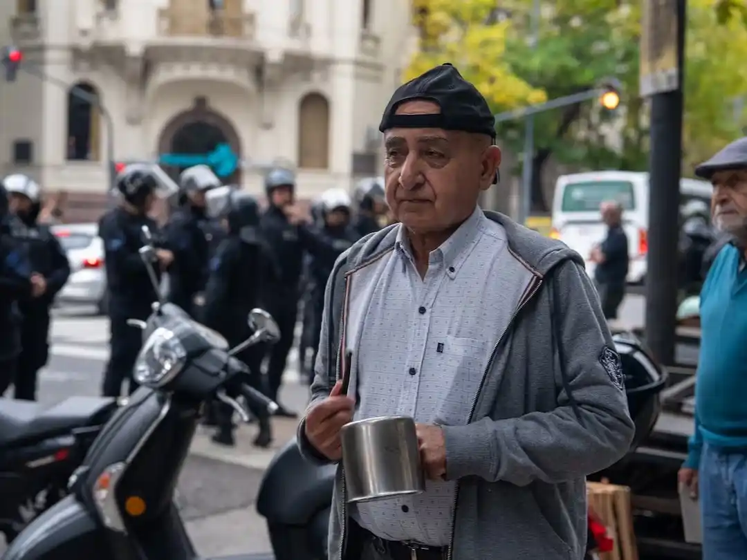 Nueva movilización de jubilados: hubo incidentes y la policía reprimió con gas pimienta