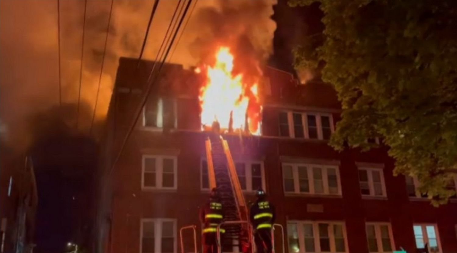 Un venezolano perdió la vida y tres resultaron heridos en devastador incendio en Chicago